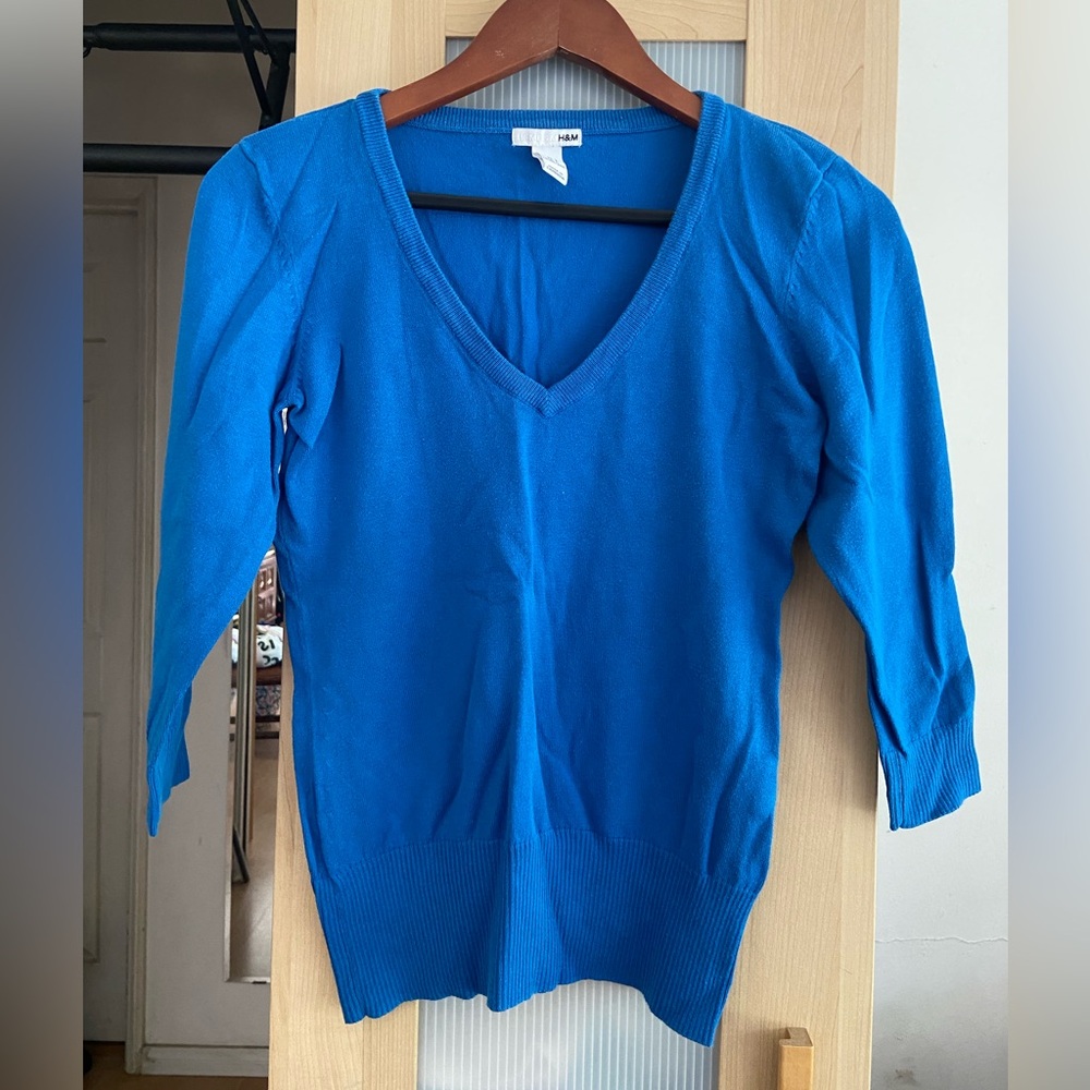 H&M cerulean blue v-neck sweater top blouse royal small S 3 quarter sleeve women